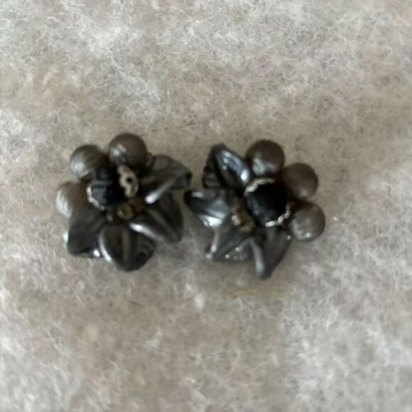Black & Gray Flower Clip On Earrings West Germany - Picture 1 of 4